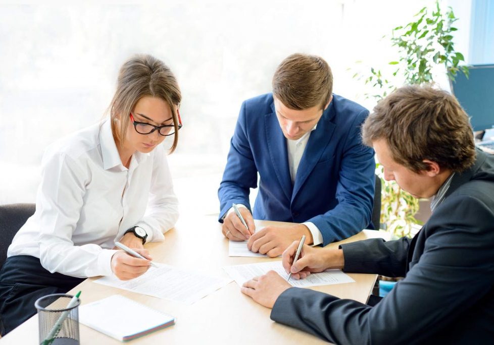 Orange County Easy Mobile Notary - Mobile Notary Newport Beach 2 men and a woman are signing on the paper